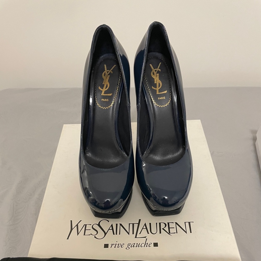 Beautiful used 1 time.Box,bag included!Autentique